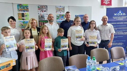 „Bezpieczni w ruchu drogowym” – młodzi artyści promują bezpieczeństwo na drodze