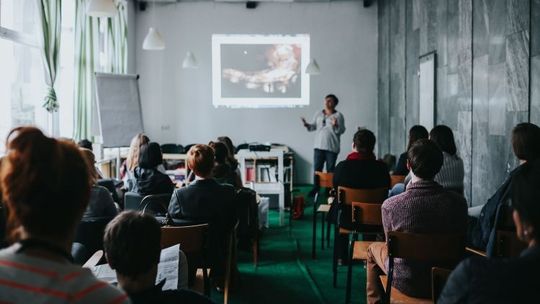 Bezpłatne kursy językowe z Centrum Językowym Cosmopolitan