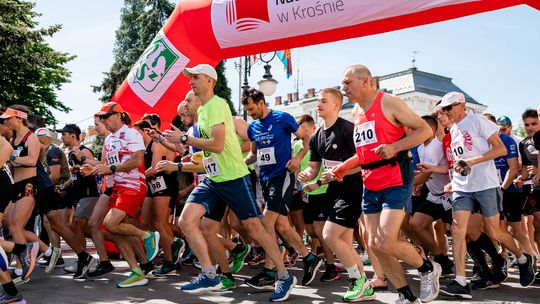 XXIV Bieg Konstytucji i Zawody Nordic Walking w Krośnie [ZDJĘCIA]