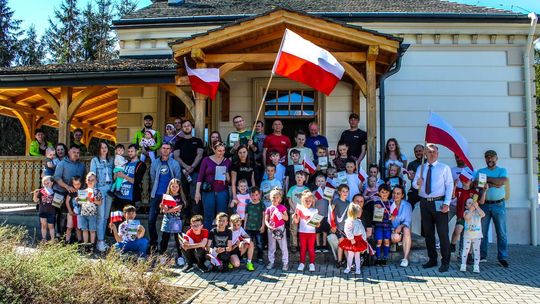Bieg z flagą w Jaszczwi: sportowo i patriotycznie