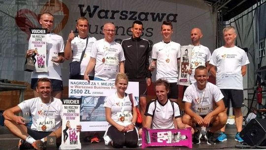 Biegacze Krosno Glass wygrali Business Run 2018 w Warszawie