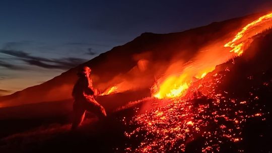 Bieszczady. Prawie 100 osób gasiło pożar na Połoninie Caryńskiej [AKTUALIZACJA]