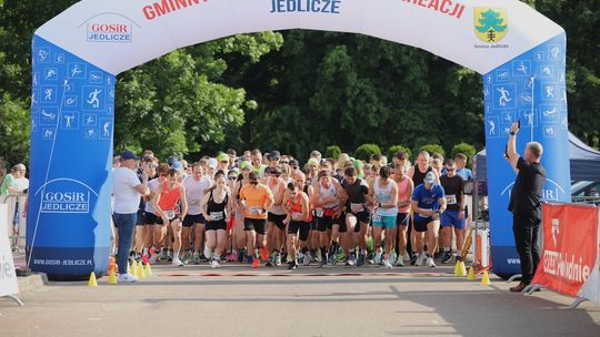 Blisko 150 uczestników stanęło na starcie Jedlickiej Siódemki [ZDJĘCIA]