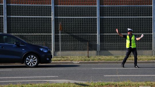 Blisko 80 przekroczeń prędkości podczas policyjnej akcji. Nietrzeźwy kierowca zatrzymany w Zręcinie