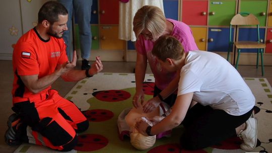 Blisko sto mam na szkoleniu z pierwszej pomocy w Krośnie. Uczyły się ratować życie