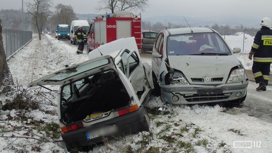 Bratkówka: Zderzenie pojazdów na śliskiej nawierzchni