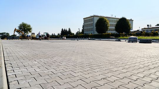 Budowa parkingu przy Szkole Podstawowej w Jedliczu na finiszu