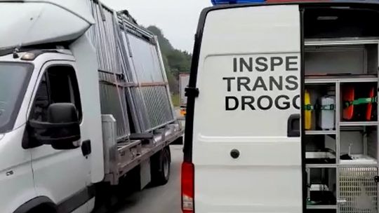 Bus o ładowności do 430 kilogramów przewoził towar ważący blisko 3 tony