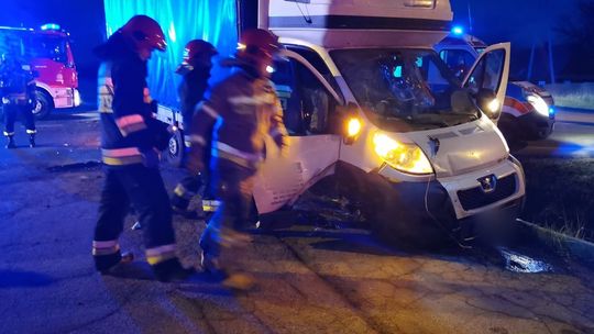 ? Bus wypadł z łuku na DK19. Kierowca miał około 3 promile