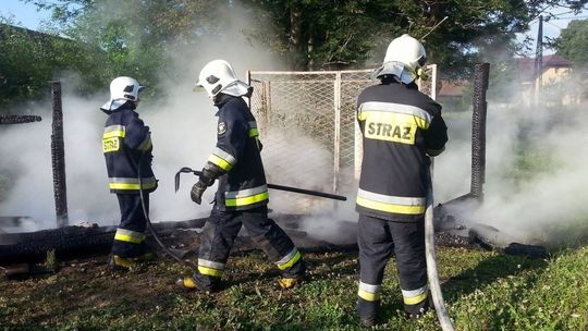 BZIANKA: Strażacy wezwani do pożaru ogrodzenia