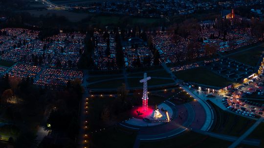 Wszystkich Świętych na cmentarzach Krosna i regionu