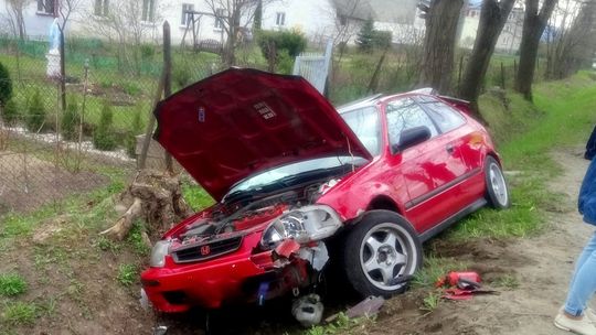 CERGOWA: Kolizja dwóch samochodów. Jedna osoba w szpitalu