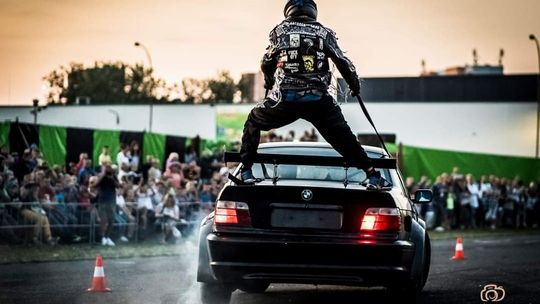 Chcesz poczuć prawdziwą adrenalinę? Monster Truck Show w Krośnie