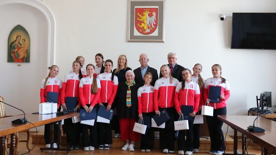 Cheerleaderki Fragolin spotkały się z Prezydentem Miasta Krosna