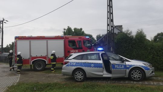 CHLEBNA: Kolizja dwóch aut na łuku drogi