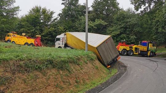 Ciężarówką zablokował drogę przez Odrzykoń. 59-letni Białorusin był nietrzeźwy