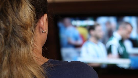 Coraz mniej osób i instytucji opłaca abonament RTV. Telewizja przegrywa z internetem