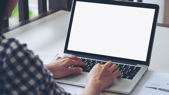 Coraz więcej dokumentów z południa Europy - skąd rośnie potrzeba tłumaczeń?