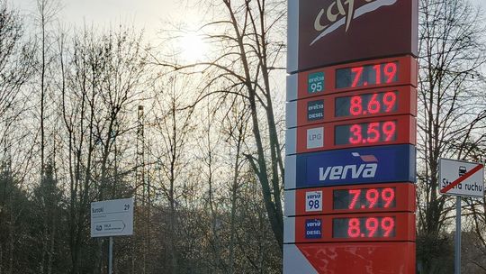 CPN, czyli tańsze paliwo. Ma być tańsze jeszcze przed Wielkanocą. Jest zgoda ponad podziałami