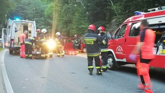 CZARNORZEKI: Zderzenie dwóch samochodów osobowych. Kierowca pijany, 4 osoby w szpitalu