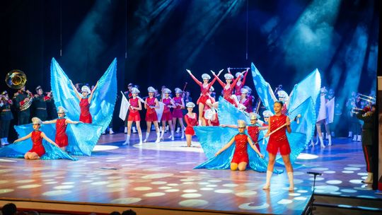 „Czas na brass”, czyli taneczno-muzyczne widowisko porwało publiczność w Krośnie