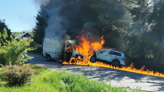 Czołowe zderzenie dwóch volkswagenów w Odrzykoniu. Jeden z kierowców odwieziony do szpitala