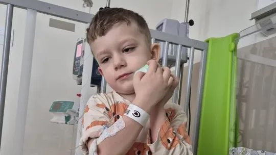 Czteroletni Ignaś walczy z nieoperacyjnym guzem mózgu. Rodzina prosi o pomoc