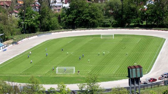 Cztery firmy chcą wybudować oświetlenie stadionu przy ul. Legionów. Za ile?