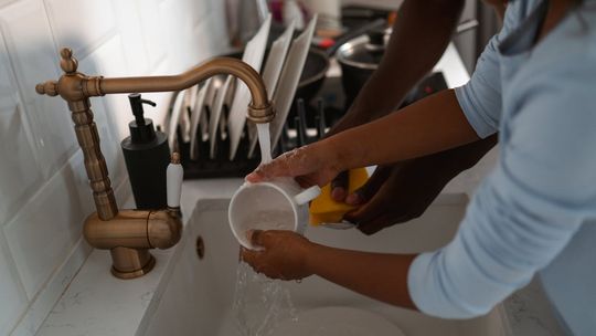 Czy ociekacz w zlewie to wciąż potrzebny element?