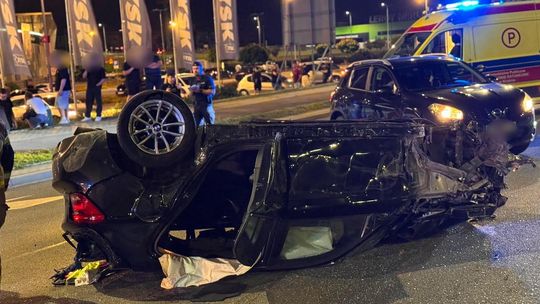 Dachowanie BMW na Bieszczadzkiej