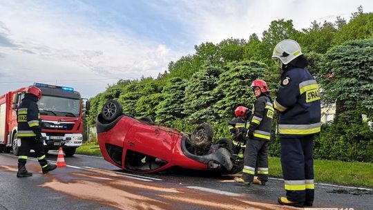 Dachowanie Forda na granicy Krosna i Krościenka Wyżnego