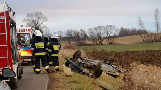 Dachowanie pomiędzy Rymanowem, a Sieniawą. Na ratunek wezwano również śmigłowiec LPR [AKTUALIZACJA]