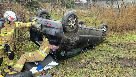 Dachowanie w Dukli na drodze wojewódzkiej 993