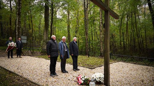 Delegacja Austriackiego Czarnego Krzyża odwiedziła cmentarze wojenne na Podkarpaciu [ZDJĘCIA]