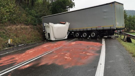 ? DK19/Trzciana: Ciężarówka wpadła w poślizg / AKTUALIZACJA