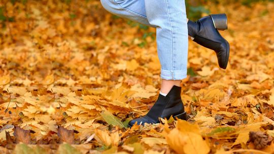 Dlaczego warto wybrać skórzane buty na jesień. Przegląd modnych modeli dla Niej i dla Niego