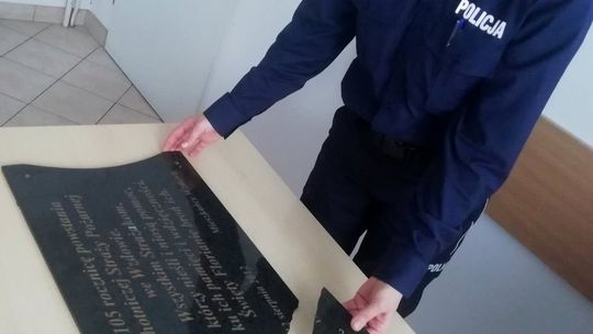 Do 5 lat pozbawienia wolności grozi sprawcy kradzieży pamiątkowej tablicy z remizy OSP Wzdów