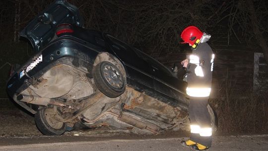 DOBIESZYN: Auto wjechało do rowu. Kierowcy brak