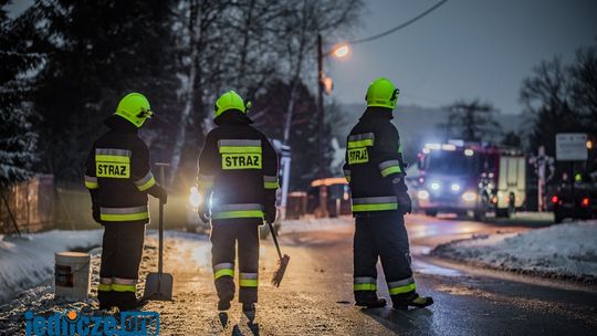 DOBIESZYN: Kolejny samochód w rowie