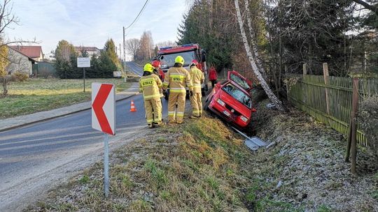 DOBIESZYN: Kolizja na łuku drogi