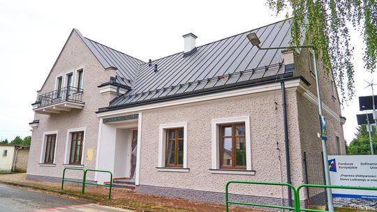 Dom Ludowy w Jedliczu-Męcince po metamorfozie. Nowa elewacja i lepsze warunki dla mieszkańców