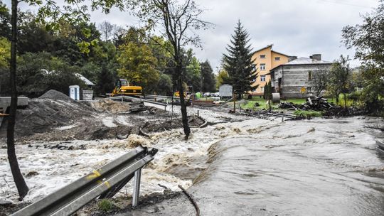 DRAGANOWA: Zniszczona przeprawa przez rzekę - 30 domów bez dojazdu