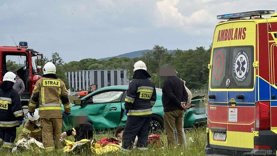 Dramatyczny wypadek na lotnisku w Krośnie. Prokuratura stawia zarzuty organizatorowi i kierowcy BMW