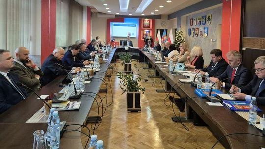 Drogi, mosty i edukacja. Tak wygląda budżet Powiatu Krośnieńskiego na 2026 rok