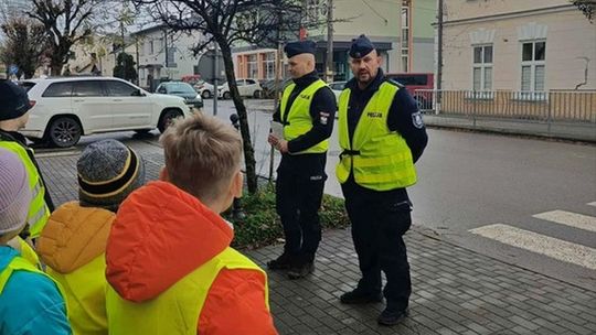 Dukielscy policjanci uczą najmłodszych zasad bezpieczeństwa na drodze Dukielscy policjanci uczą najmłodszych zasad bezpieczeństwa na drodze