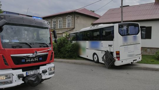 DUKLA: Kierowca zginął pod kołami swojego autobusu