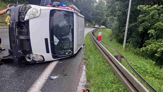 Dukla. Samochód dostawczy na boku