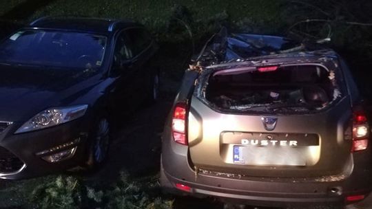 ? Duże zniszczenia po nocnej wichurze. Interweniują strażacy