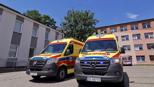 Dwa nowe ambulanse SPPR Krosno wzmocnią bezpieczeństwo Krośnian
