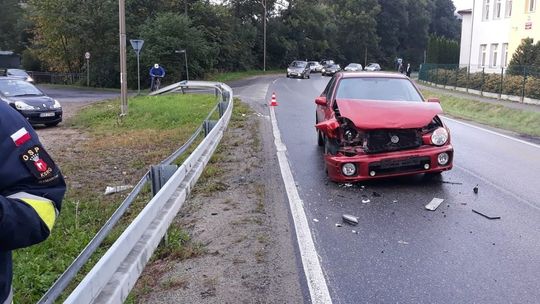 Dwa poranne zdarzenia na DW887 w Posadzie Górnej. Ranna 12-latka